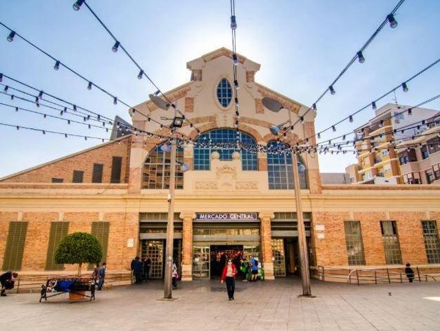 AMPLIA OFICINA EN ZONA MERCADO CENTRAL A LA VENTA