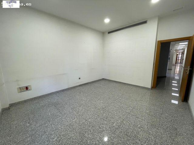 Amplia Oficina en Alquiler Ideal para Profesionales en el Centro de Albacete