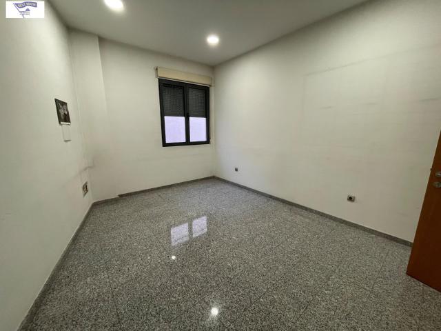 Amplia Oficina en Alquiler Ideal para Profesionales en el Centro de Albacete
