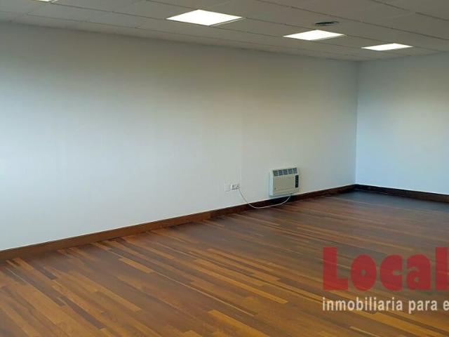 Amplia oficina profesional de 95m² en Santander