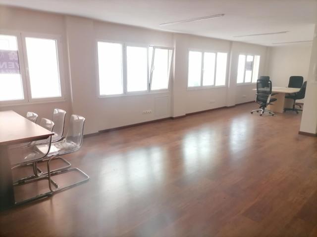 Amplia Oficina Reformada en el Corazón de Ponferrada