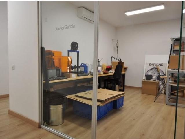 Amplia Oficina Reformada en La Vila Olímpica del Poblenou
