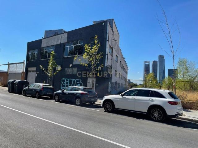 AMPLIA NAVE AL LADO DE LAS 4 TORRES. SE ALQUILA PRIMERA PLANTA. PRECIO DE ALQUILER INCREIBRE