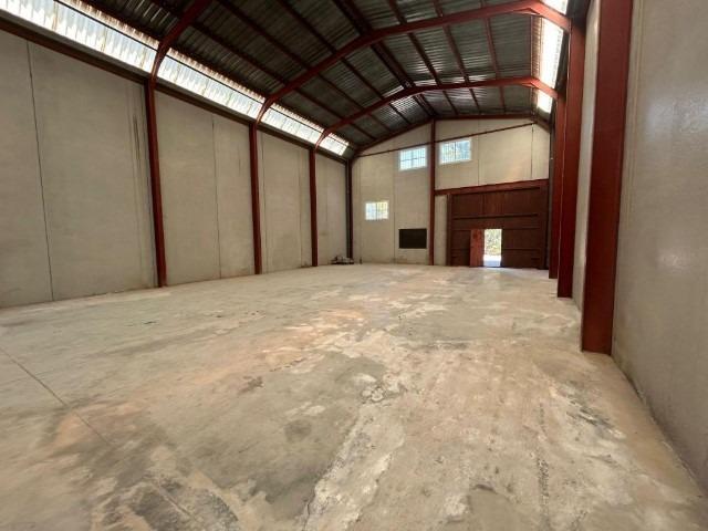 Amplia Nave Industrial en Ascoy, Cieza