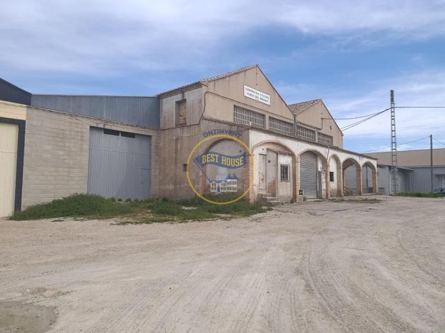 Amplia Nave Industrial en Venta en Albaida Oportunidad de Inversión
