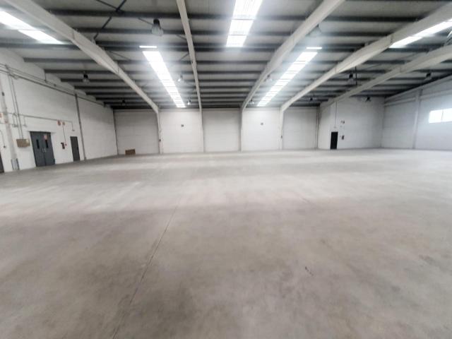 Amplia Nave industrial en venta en Getafe