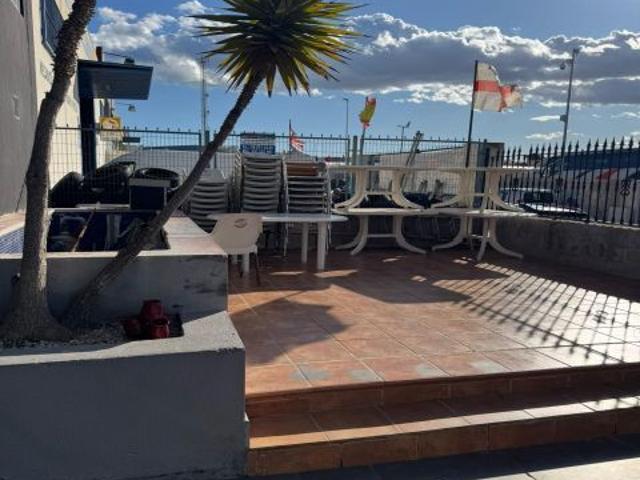 Amplia Nave Industrial en Venta en Torrevieja!