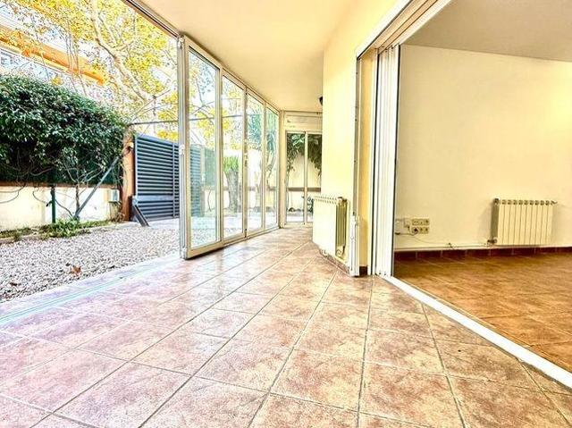 ¡Amplia Planta Baja con jardín y plaza de parking en el centro de Salou!