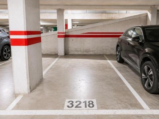Amplia plaza de aparcamiento con trastero junto a Plaza Sant Antoni, Palma