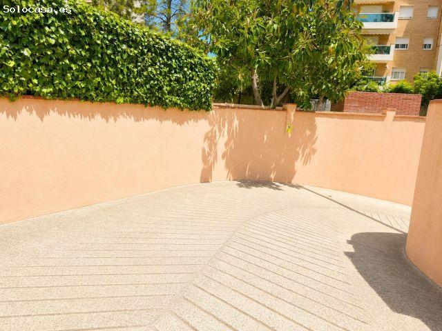 Amplia plaza de aparcamiento en edificio Atenea III c. Barcelona de Salou