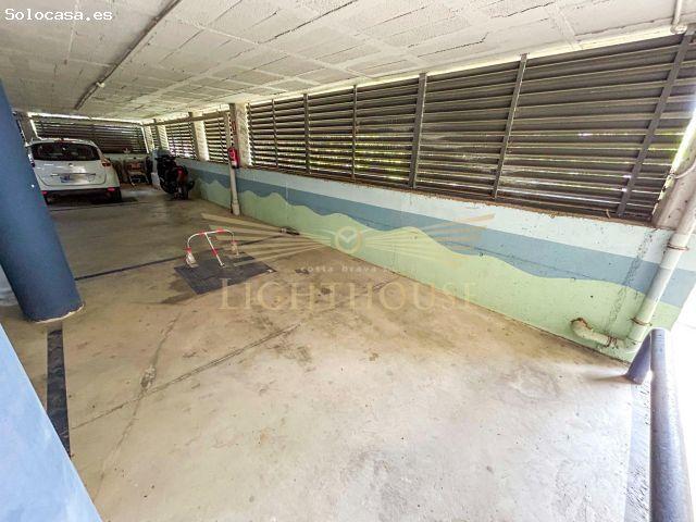 Amplia plaza de aparcamiento en garaje compartido
