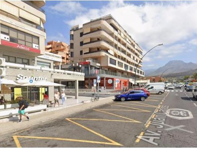 Amplia plaza de garaje cerrada para 2 coches en el Royal