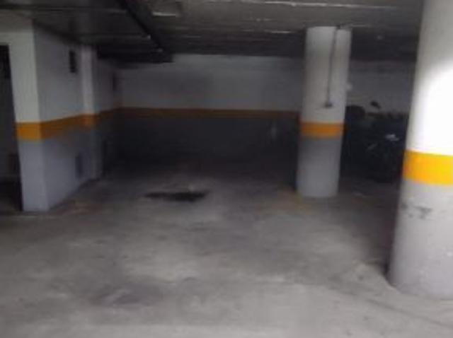 AMPLIA PLAZA DE GARAJE EN EL BARRIO DEL CARMEN CON MUY BUENA MANIOBRA