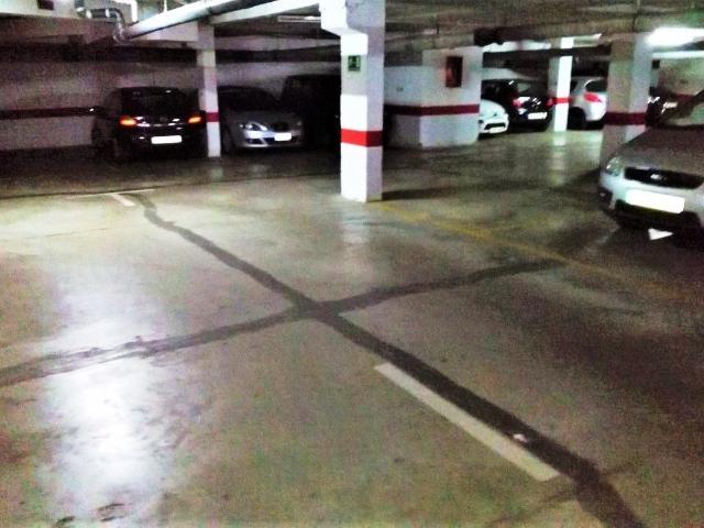 AMPLIA PLAZA DE GARAJE JUNTO AV ALMOGÁVARES!