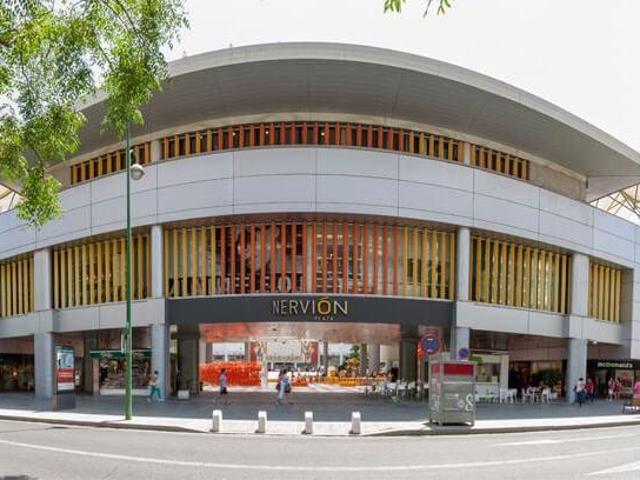 AMPLIA PLAZA DE GARAJE JUNTO A LUIS MONTOTO