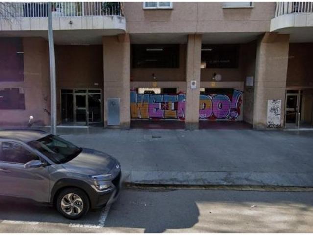 Amplia Plaza de Parking en La Marina Montjuic, Barcelona