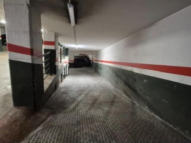 ¡Amplia plaza de parking para coche grande en Vallcarca – Fácil acceso y máxima comodidad!