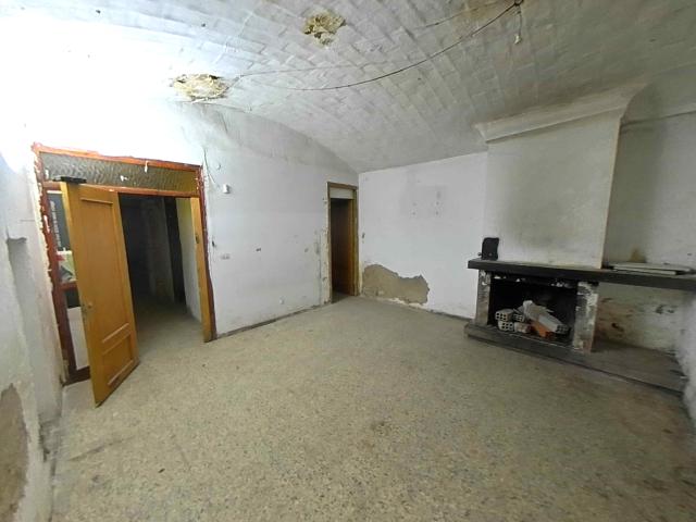 Amplia propiedad en Girona para recuperar 350m² por 205.000€