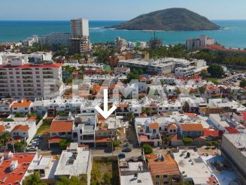 Amplia Residencia con Alberca Privada en Sábalo Country, Zona Dorada de Mazatlán