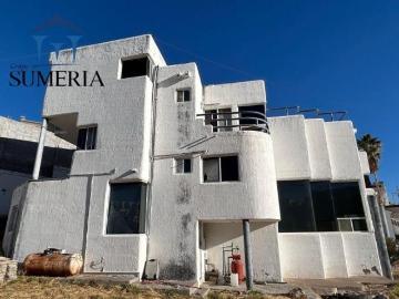 Amplia residencia en Las Fuentes
