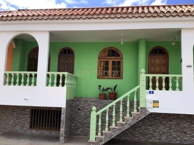Amplia vivienda con azotea privada con terreno de 830 m² en El Salobre – San Bartolomé de Tirajana