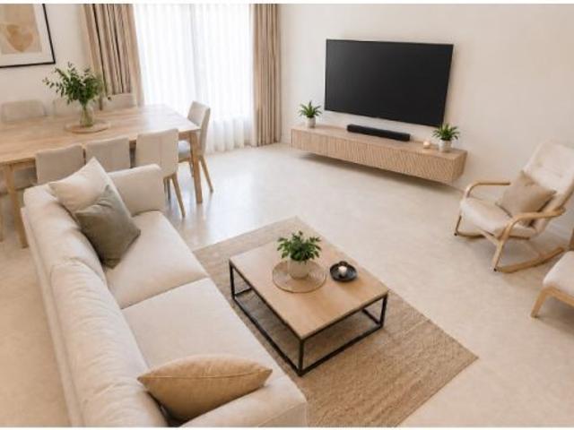 Amplia vivienda con apartamento independiente, gran patio, solárium y plaza de
