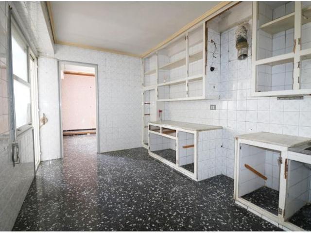 ? AMPLIA VIVIENDA CON ASCENSOR EN EL CENTRO DE ELCHE – GRAN OPORTUNIDAD PARA REFORMAR A TU GUSTO