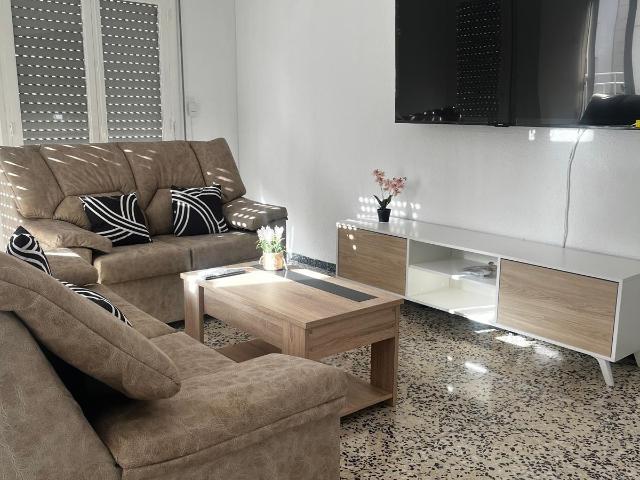 ¡AMPLIA VIVIENDA CON ASCENSOR EN ZONA CENTRO !