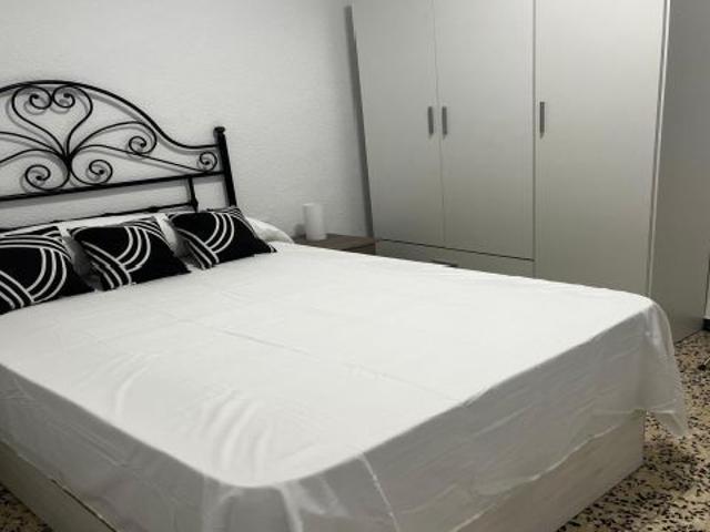 ¡AMPLIA VIVIENDA CON ASCENSOR EN ZONA CENTRO !