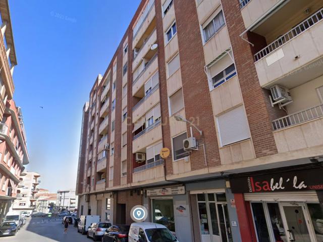 Amplia vivienda con dos plazas de garaje en Villena