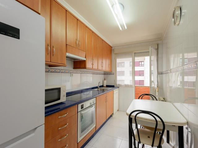 AMPLIA VIVIENDA CON GARAJE, DOS TERRAZAS Y LUMINOSO EN OVIEDO
