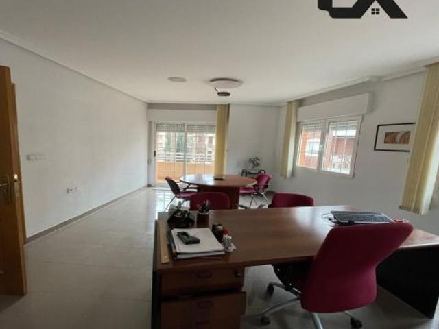Amplia vivienda con garaje en pleno centro de Torre Pacheco