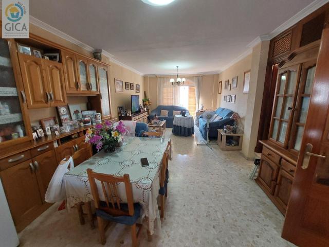 SE VENDE CASA DE TRES DORMITORIOS EN ALGECIRAS, ZONA SAN ISIDRO