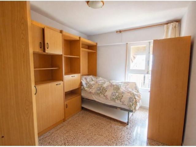 AMPLIA VIVIENDA CON GARAJE INCLUIDO EN CAROLINAS ALTAS – EDIFICIO CON PORTERO Y DOS ASCENSORES