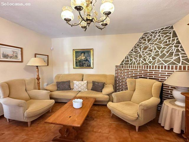 Amplia vivienda con gran patio, terraza y zona de aparcamiento en Los Pastores Algeciras