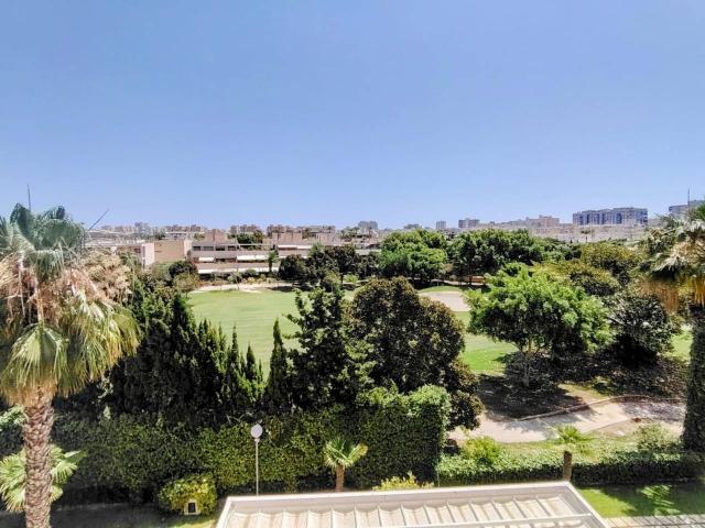 Amplia vivienda con gran terraza en urbanización premium
