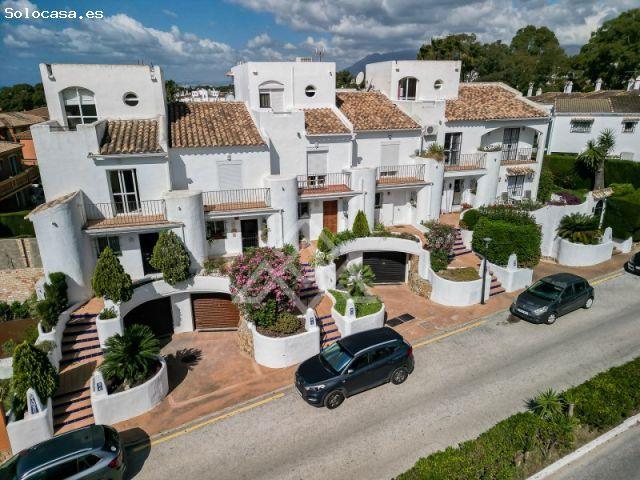Amplia vivienda con jardín privado y vistas al mar en Nueva Atalaya