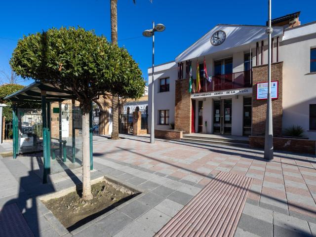 Amplia vivienda con luz y terraza en Cenes de la Vega
