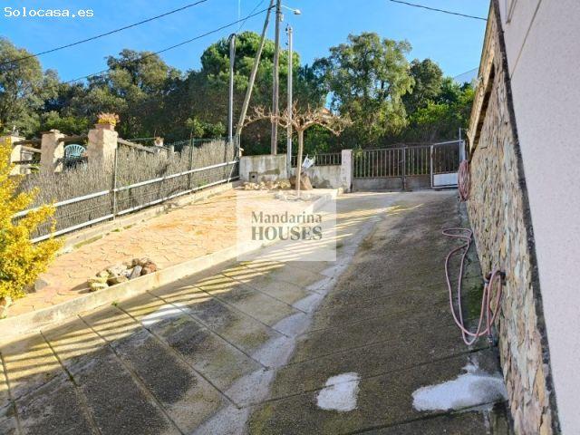 Amplia vivienda con piscina y gran parcela en Aiguaviva Park
