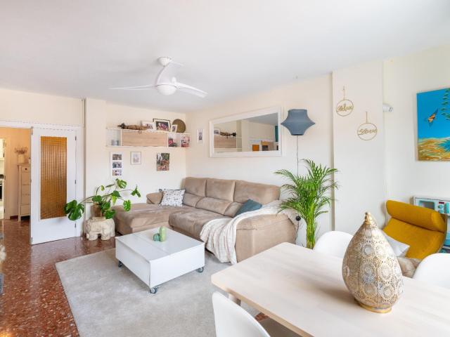 Amplia vivienda con plaza de garaje y excelente distribución