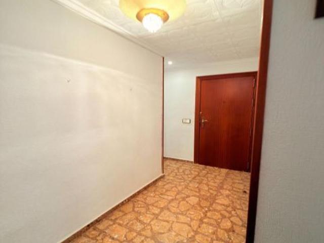 Amplia vivienda CON PLAZA DE GARAJE en la zona de Campoamor