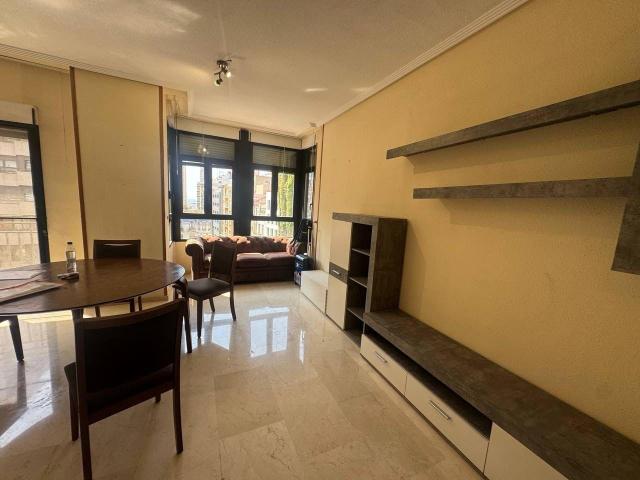 Amplia vivienda con plaza de garaje en la zona del Mercado