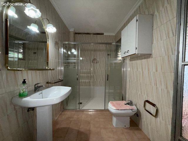 Amplia vivienda con terraza en el centro de Alginet, ideal para familias