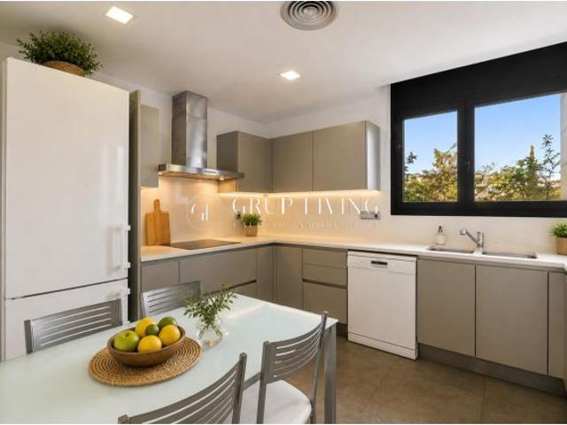 AMPLIA VIVIENDA CON TERRAZA, EN LA PLANA DE SITGES