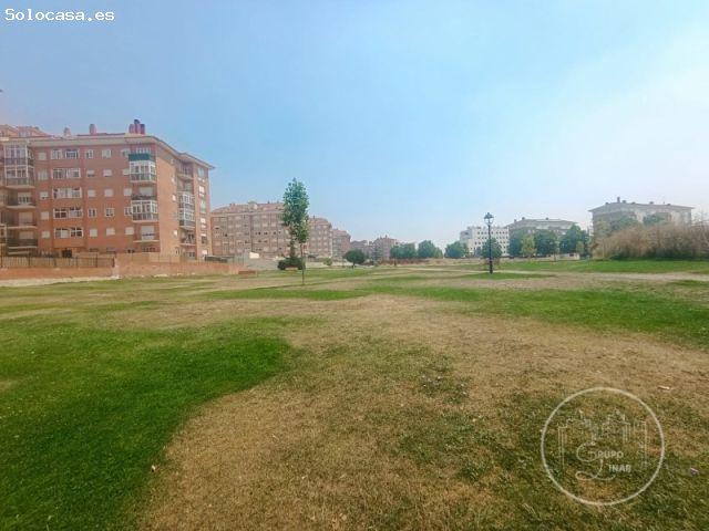 AMPLIA VIVIENDA CON TERRAZA Y ASCENSOR EN ZONA UNIVERSIDAD