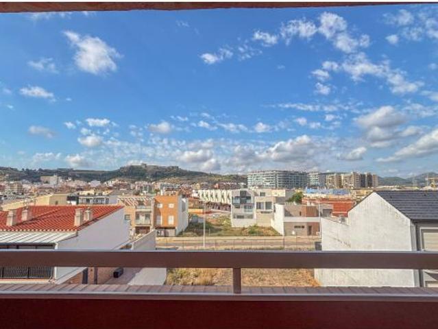 Amplia Vivienda con Terraza y Garaje en Sagunto