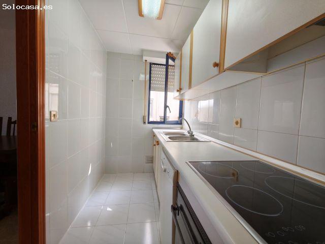 Amplia vivienda con 2 baños, piscina y pistas deportivas en Torrevieja