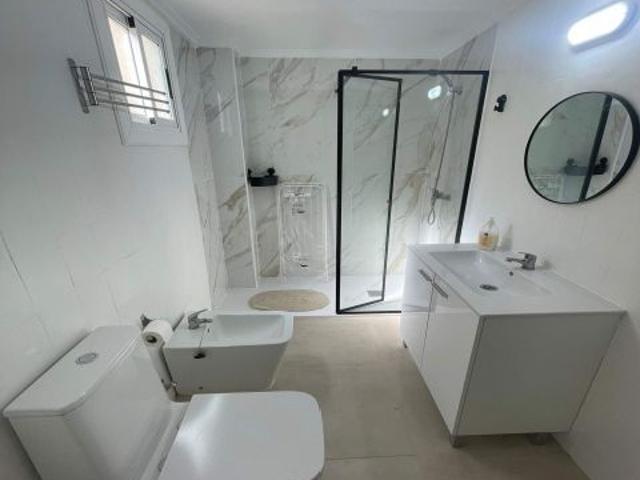 AMPLIA VIVIENDA CON 5 HABITACIONES