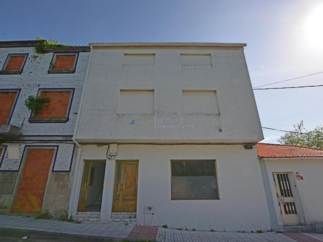 AMPLIA VIVIENDA ADOSADA PARA REFORMAR