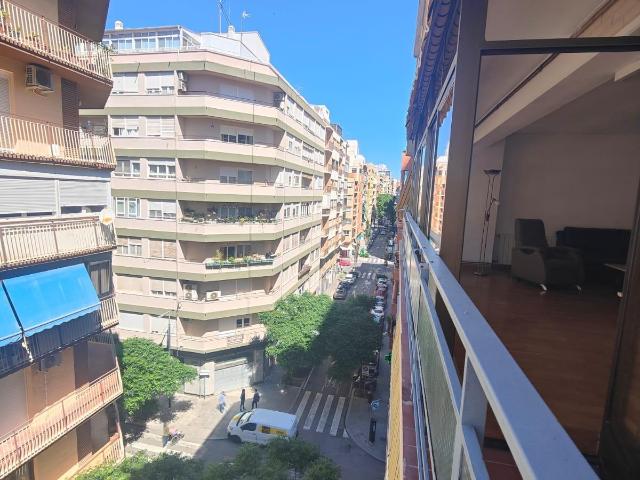 AMPLIA VIVIENDA DE 3 DORMITORIOS CON PLAZA DE GARAJE EN ALICANTE JUNTO PUERTO DEPORTIVO Y PLAYA ENSANCHE DIPUTACIÓN